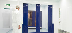 booth for the pharmaceutical industry / containment / walk-in / downflow