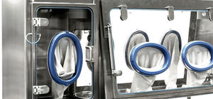 class III isolator / containment / dispensing / floor-standing