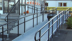 floor-mounted wheelchair ramp