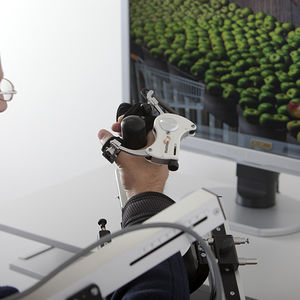 hand rehabilitation system / computer-assisted
