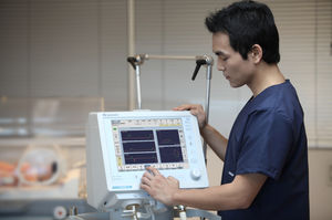 intensive care ventilator / infant / pediatric / with heated humidifier