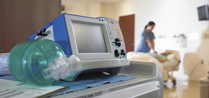 semi-automatic external defibrillator / with multi-parameter monitor