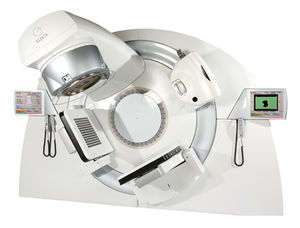 linear particle accelerator / image-guided radiation therapy / with robotized positioning table