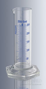 glass measuring cylinder / graduated
