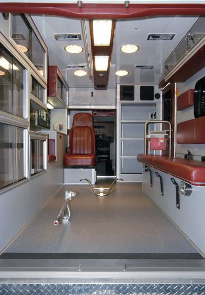 Box ambulance - Ford E350 DR92 TraumaHawk - American Emergency Vehicles ...