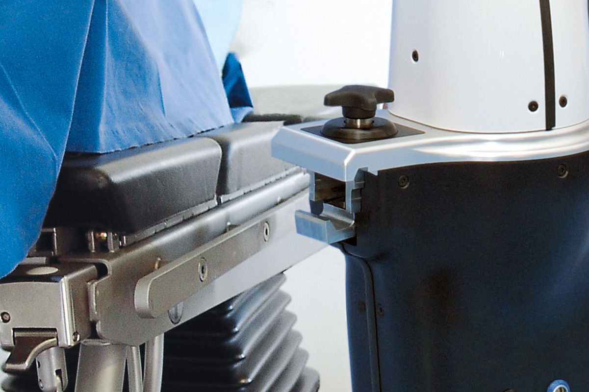 Endoscope instrument holding arm / for minimally invasive surgery