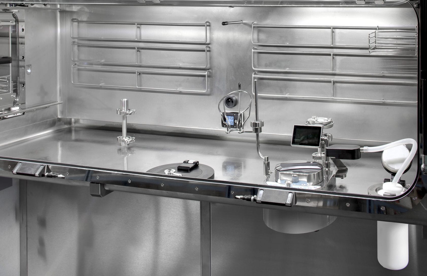 Class III isolator ISO TEST DE STE JCE BIOTECHNOLOGY for the