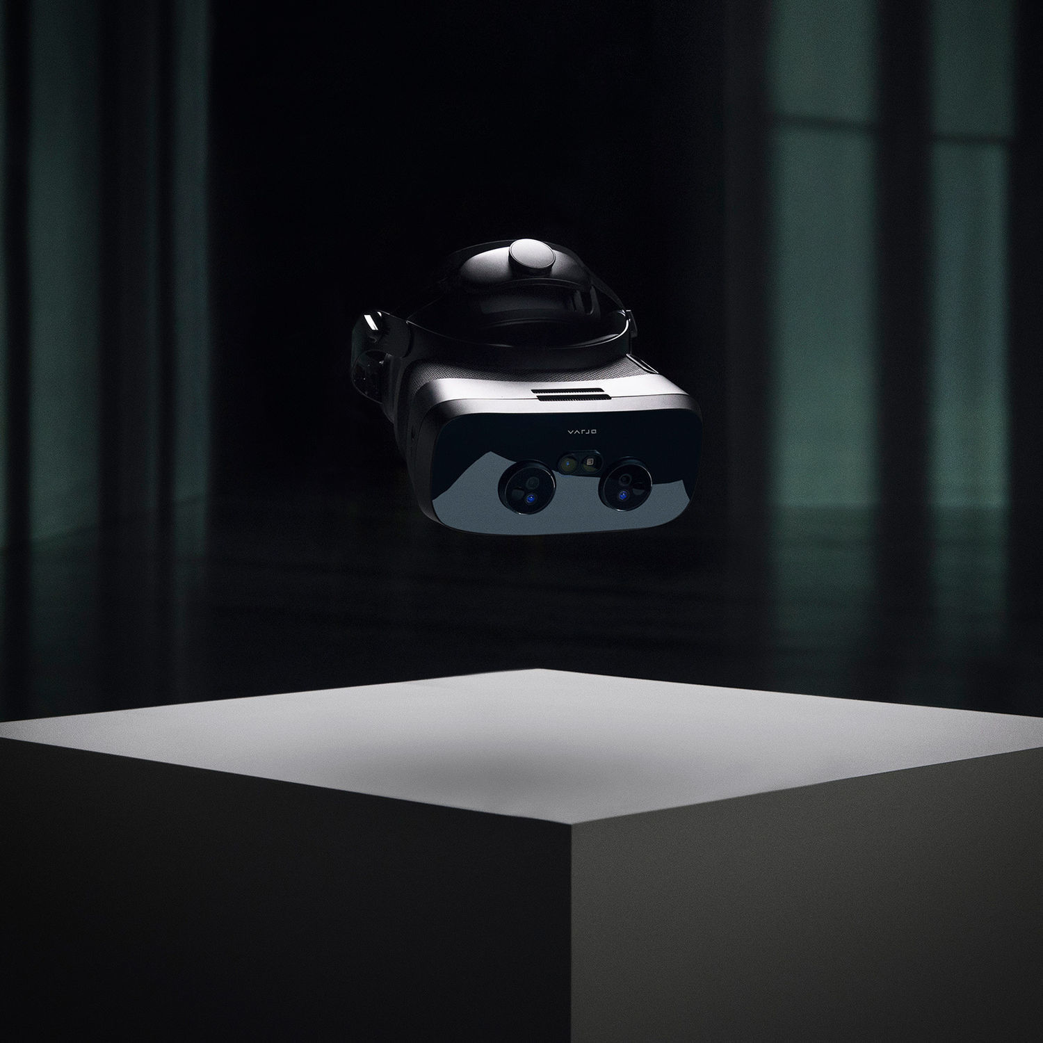 Immersive virtual reality headset Varjo XR3 Varjo for sedation