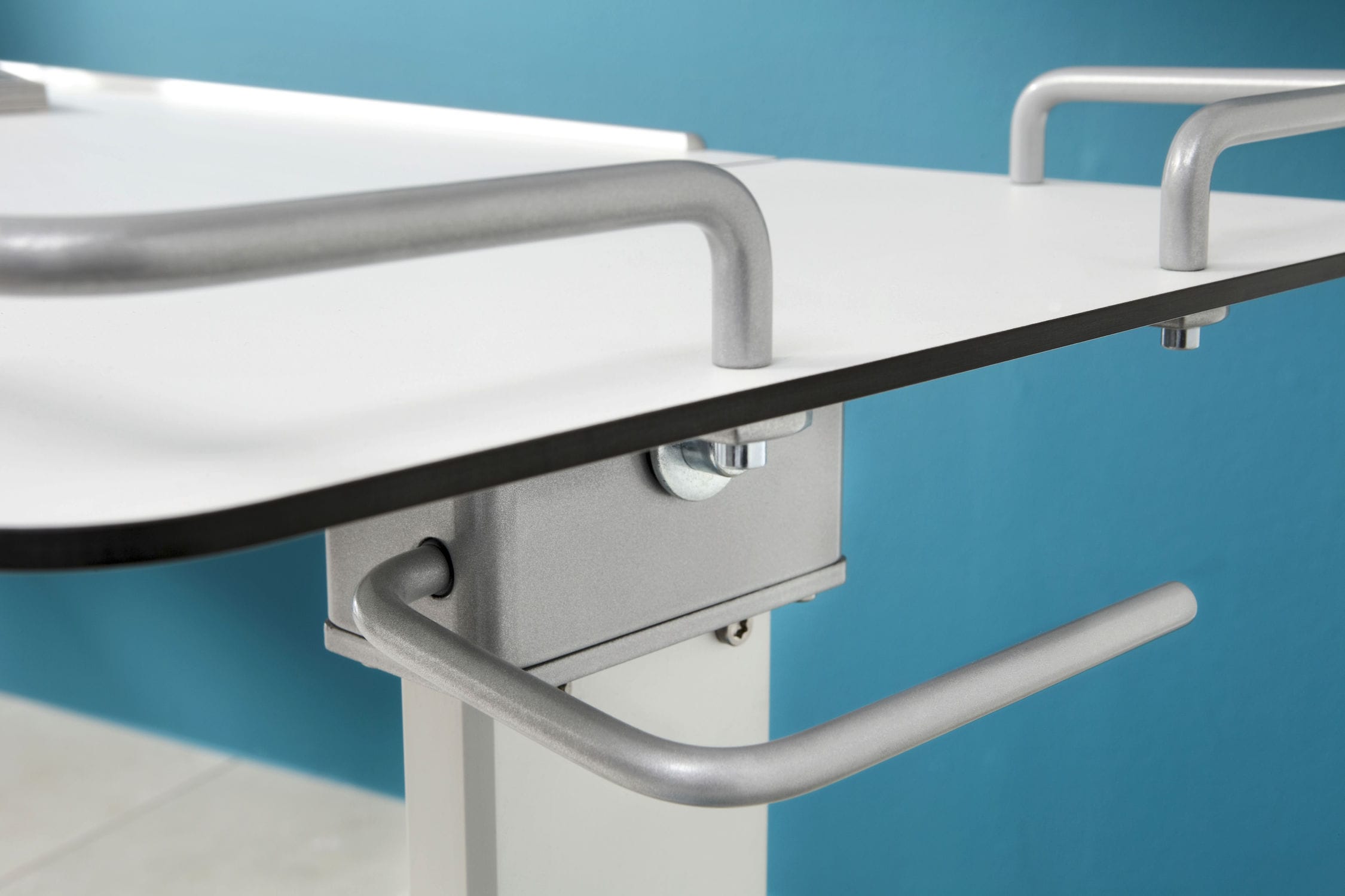 Overbed table on casters / heightadjustable / tilting Pleto