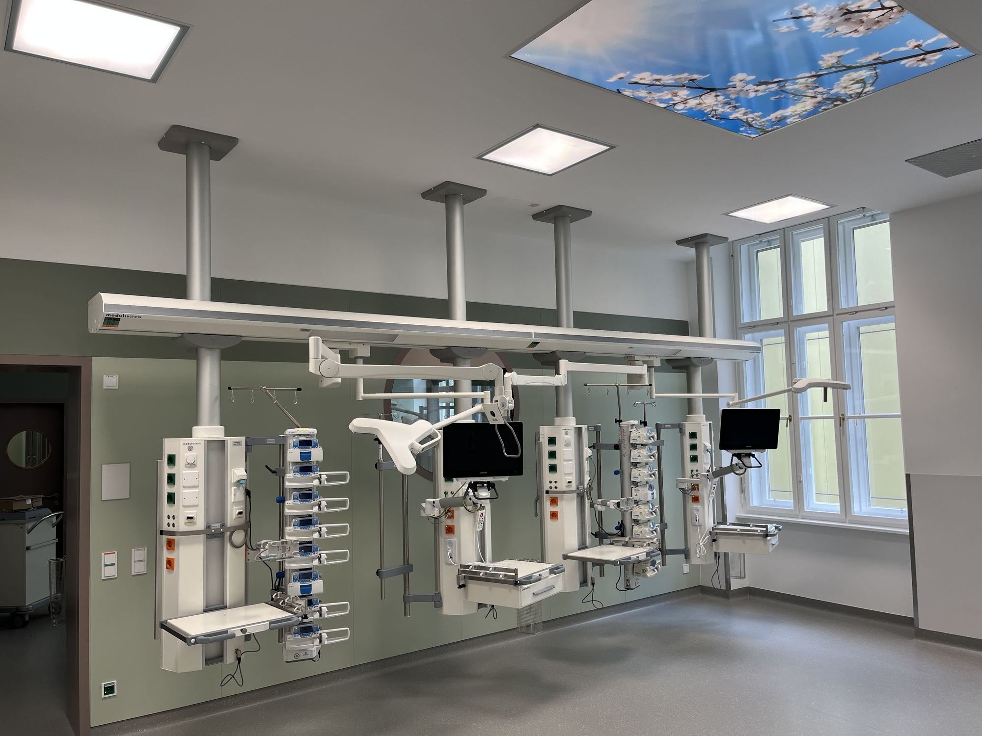 Ceiling-mounted supply beam system - moduflex nova - modul technik ...