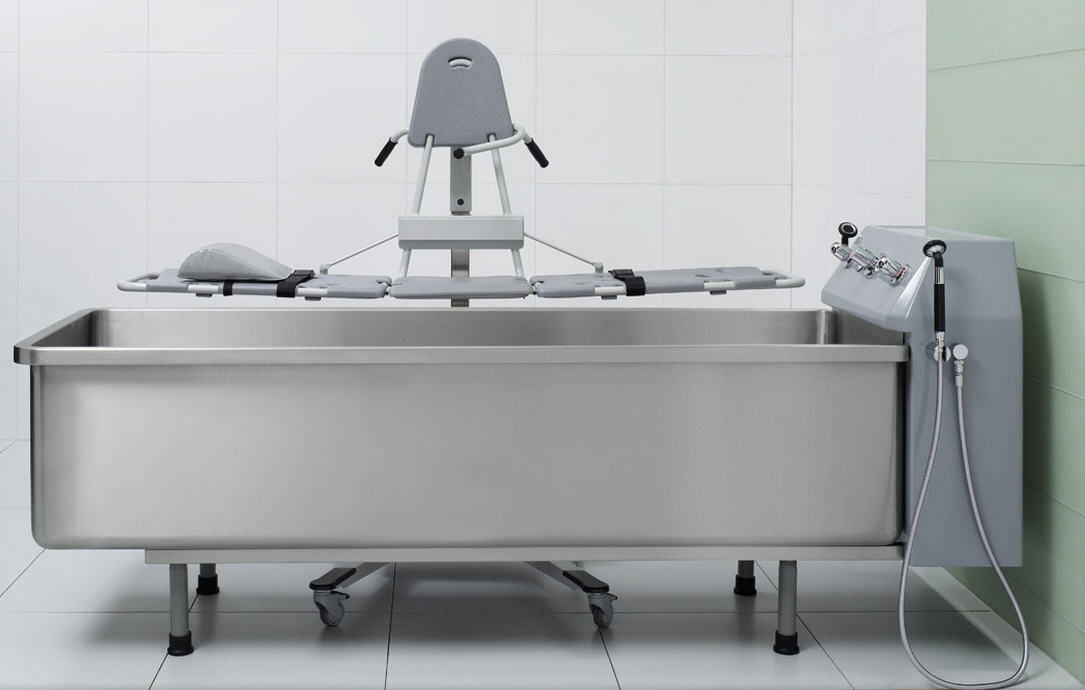 Manual medical bathtub Unbescheiden for burn victims