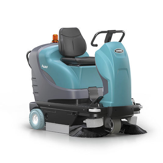 Walkbehind vacuum sweeper S680 Tennant rideon
