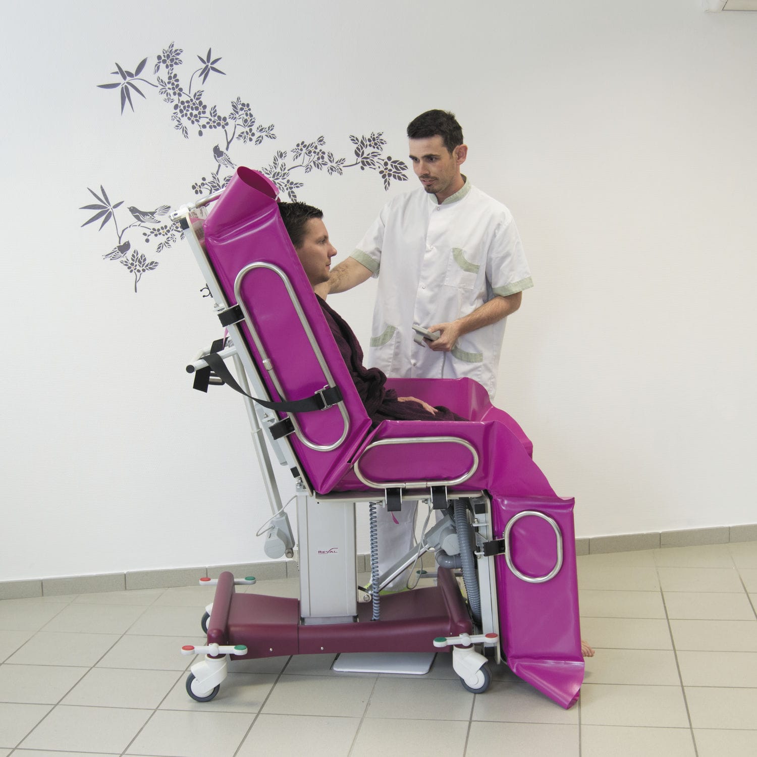 Heightadjustable shower trolley IRIS FRANCE REVAL bariatric