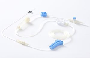 infusion set with particle contamination filter 1