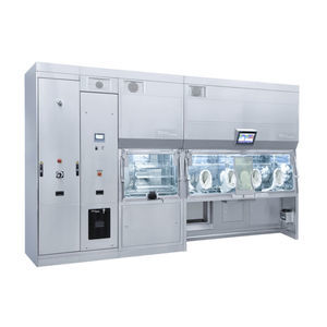 pharmaceutical isolator