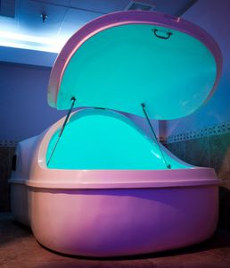 isolation tank with chromotherapy lamps