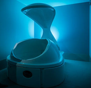 isolation tank with chromotherapy lamps