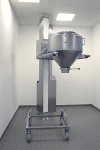 pharmaceutical material lifting platform