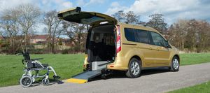 minivan wheelchair accessible vehicle / gas / diesel / rear-entry