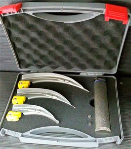 Macintosh laryngoscope set