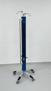 4-hook IV pole 1
