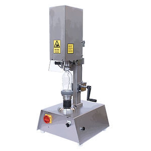 sealing machine for the pharmaceutical industry