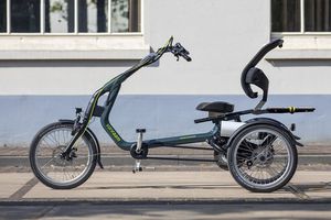 crank-propelled adaptative tricycle