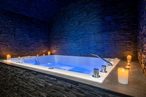 two-seater balneotherapy bathtub