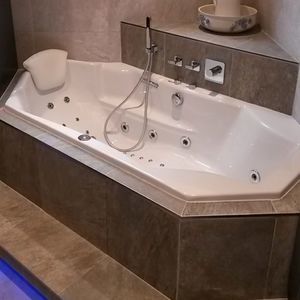 single-seater balneotherapy bathtub