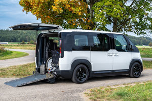 minivan wheelchair accessible vehicle