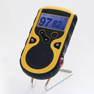 hand-held pulse oximeter