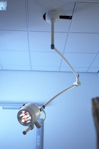 ceiling-mounted surgical light