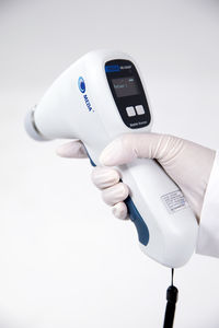 hand-held bladder scanner