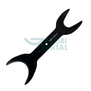 cheek retractor