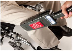 hand-held MRI metal detector