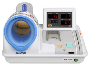 general medicine blood pressure monitor / automatic / arm / with built-in cuff