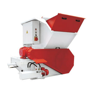 waste treatment system with shredder