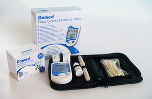 blood glucose monitor with lancing device