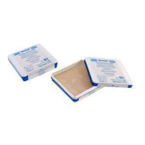 sterile gauze compress