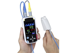 compact pulse oximeter / wireless