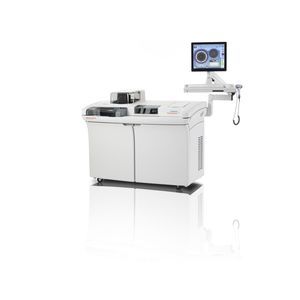 automated immunoassay analyzer