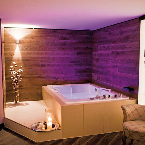 hydromassage bathtub with chromotherapy lamps - Trautwein