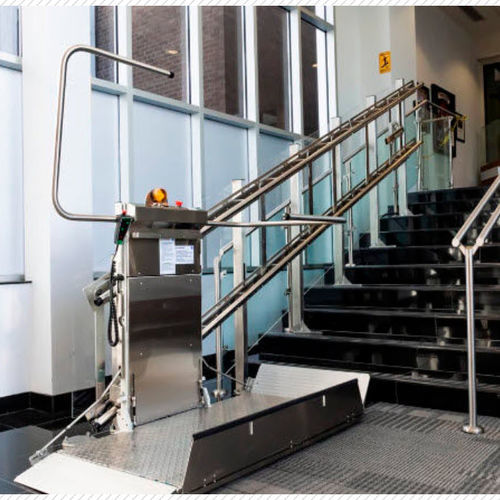 Wheelchair lifting platform - Delta - Savaria - staircase-mounted
