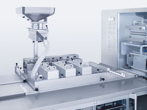 Vibrating dosing feeder - Brush Box - Uhlmann - automatic / for the pharmaceutical industry / for tablets