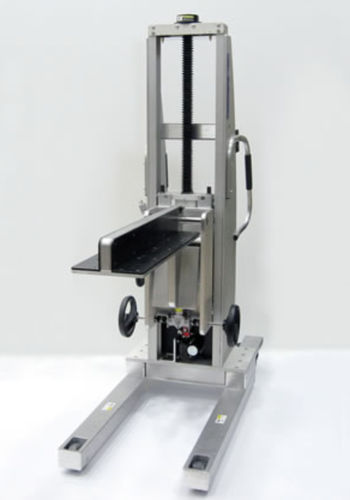 Pharmaceutical material lifting platform - Weiler Engineering - mobile