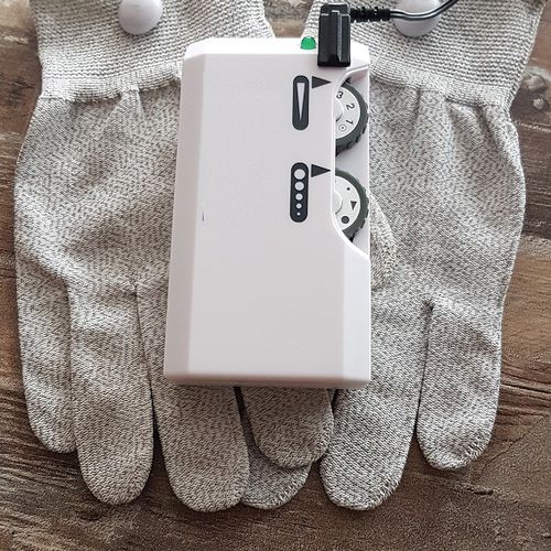 Essential hand tremor simulator - Simulation of Aging and Disability