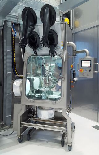 Class III isolator - LeoCon Group - sampling