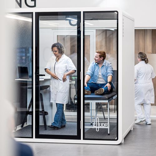medical treatment room - Loudr