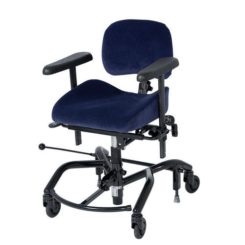 People with reduced mobility chair - REAL 9000 PLUS - Mercado Medic Deutschland GmbH - on casters / mobile / with footrest