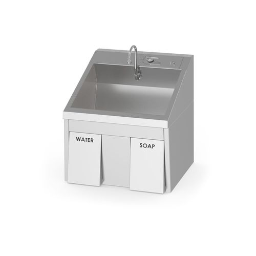 3-bay surgical sink - SS32 - Belimed - stainless steel / knee-operated / with soap dispenser